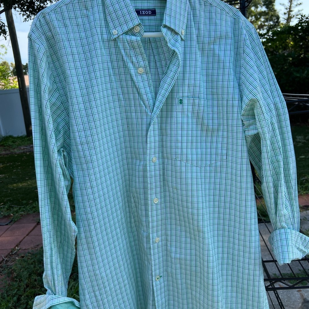 Izod Men's Light Green Checkered Shirt